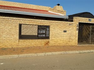 2 Bed House in Naledi