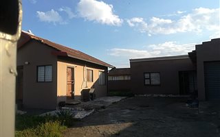 2 Bedroom House in Lenasia South