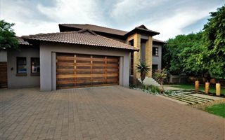 4 Bedroom Townhouse in Country View Estate