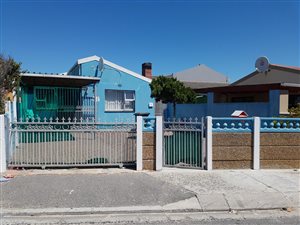 3 Bedroom House in Strandfontein
