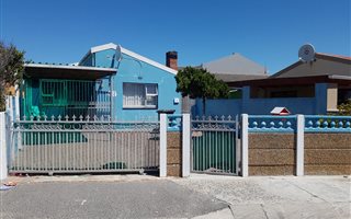 3 Bedroom House in Strandfontein