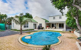 4 Bedroom House in Milkwood Park