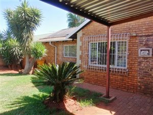 4 Bedroom House in Doornpoort and surrounds