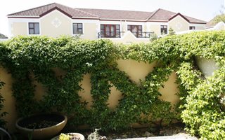 2 Bedroom Townhouse in Rosebank