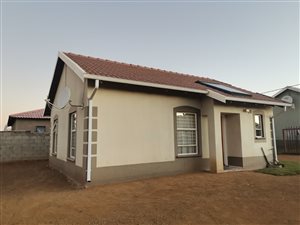 3 Bed House in Raceway