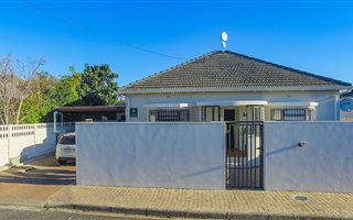 5 Bedroom House in Strand North