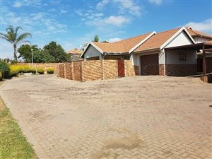 2 Bed Townhouse in Amberfield Manor