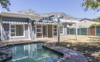 3 Bedroom House in Lakeside