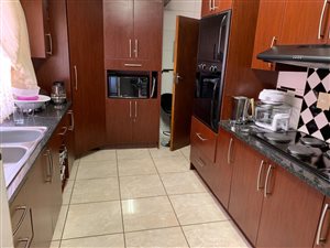 4 Bed House in Kwaggasrand