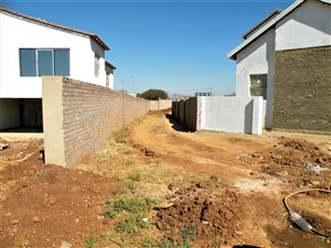 754 m² Land available in Melodie
