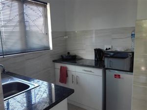 Bachelor apartment in Athlone Park
