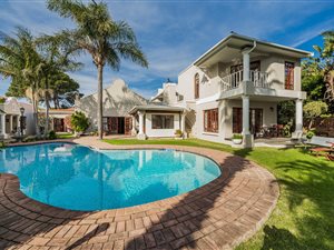 11 Bed House in Mill Park