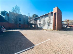 120 m² Commercial space in Die Wilgers