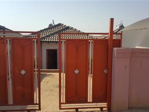 2 Bed House in Clayville