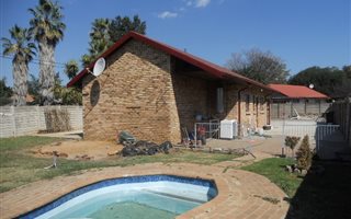 2 Bedroom House in Oos-Einde