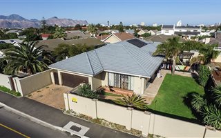 4 Bedroom House in Strand North