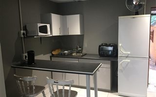 1 Bedroom Flat in Kilner Park