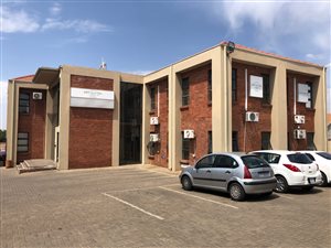 104 m² Office Space in Heuwelsig Estate