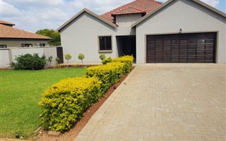 3 Bedroom House in Monavoni
