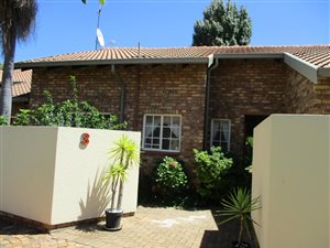 2 Bed Townhouse in Krugersdorp North
