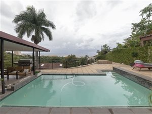 6 Bed House in Compensation Beach