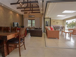 4 Bed House in Blouberg Sands