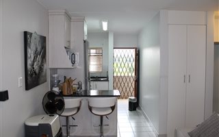 2 Bedroom Apartment in Rooihuiskraal North