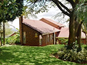 4 Bedroom House in Elarduspark