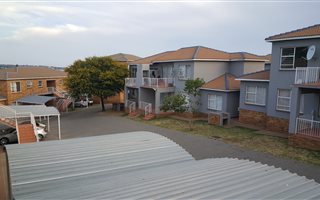 3 Bedroom Townhouse in Roodepoort Central