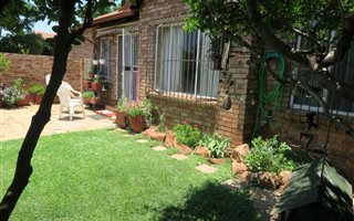 3 Bedroom Simplex in Meyerspark