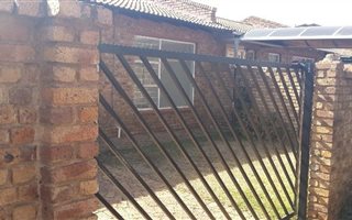 2 Bedroom Simplex in Kibler Park