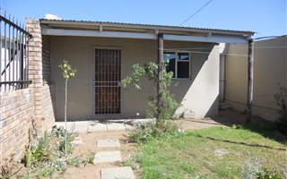 1 Bedroom Garden Cottage in Cradock