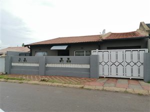2 Bed House in Senaoane