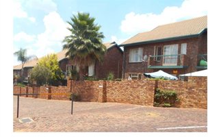 2 Bedroom Cluster in Zwartkop