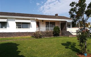 4 Bedroom House in Uitenhage Central