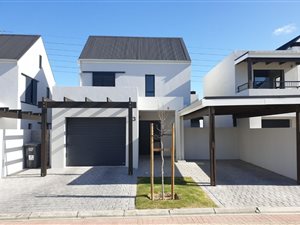 3 Bed Duplex in Acorn Creek Lifestyle Estate