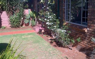 2 Bedroom Simplex in Rooihuiskraal North
