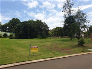 1868 m² Land available in Kloof