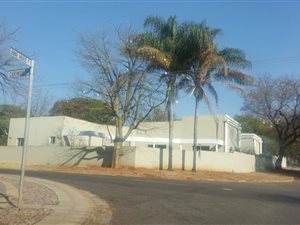 5 Bed House in Meyerspark