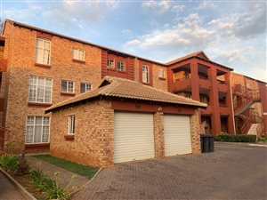 2 Bed Apartment in Die Hoewes