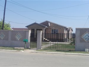 5 Bed House in KwaMashu