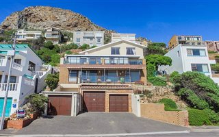 4 Bedroom House in Fish Hoek