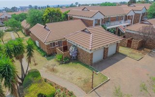 3 Bedroom Townhouse in Moreleta Park