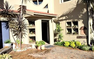 6 Bedroom House in Greenways Golf Estate