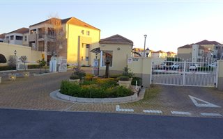 2 Bedroom Apartment in Vredekloof