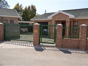 3 Bed Duplex in Queenstown Central