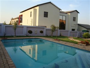 5 Bed Townhouse in Boschdal