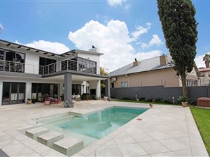 4 Bedroom House in Alphen Park