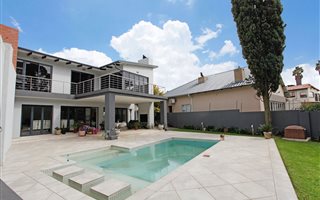 4 Bedroom House in Alphen Park