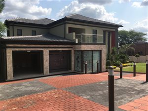 6 Bed House in The Reeds
